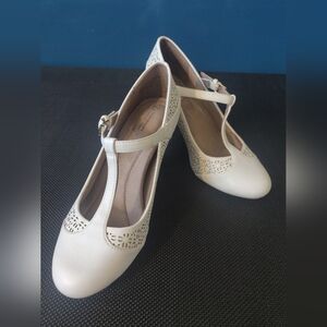Giani Bernini Womens White T-Strap Mary Jane Pumps Size 6